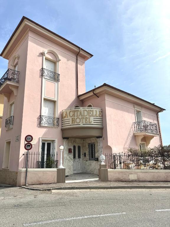 Hotel La Citadelle image 1