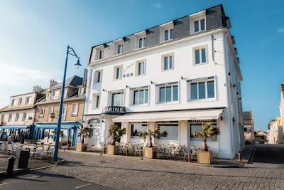 Le Grand Hotel de la Marine Port-en-Bessin image 1