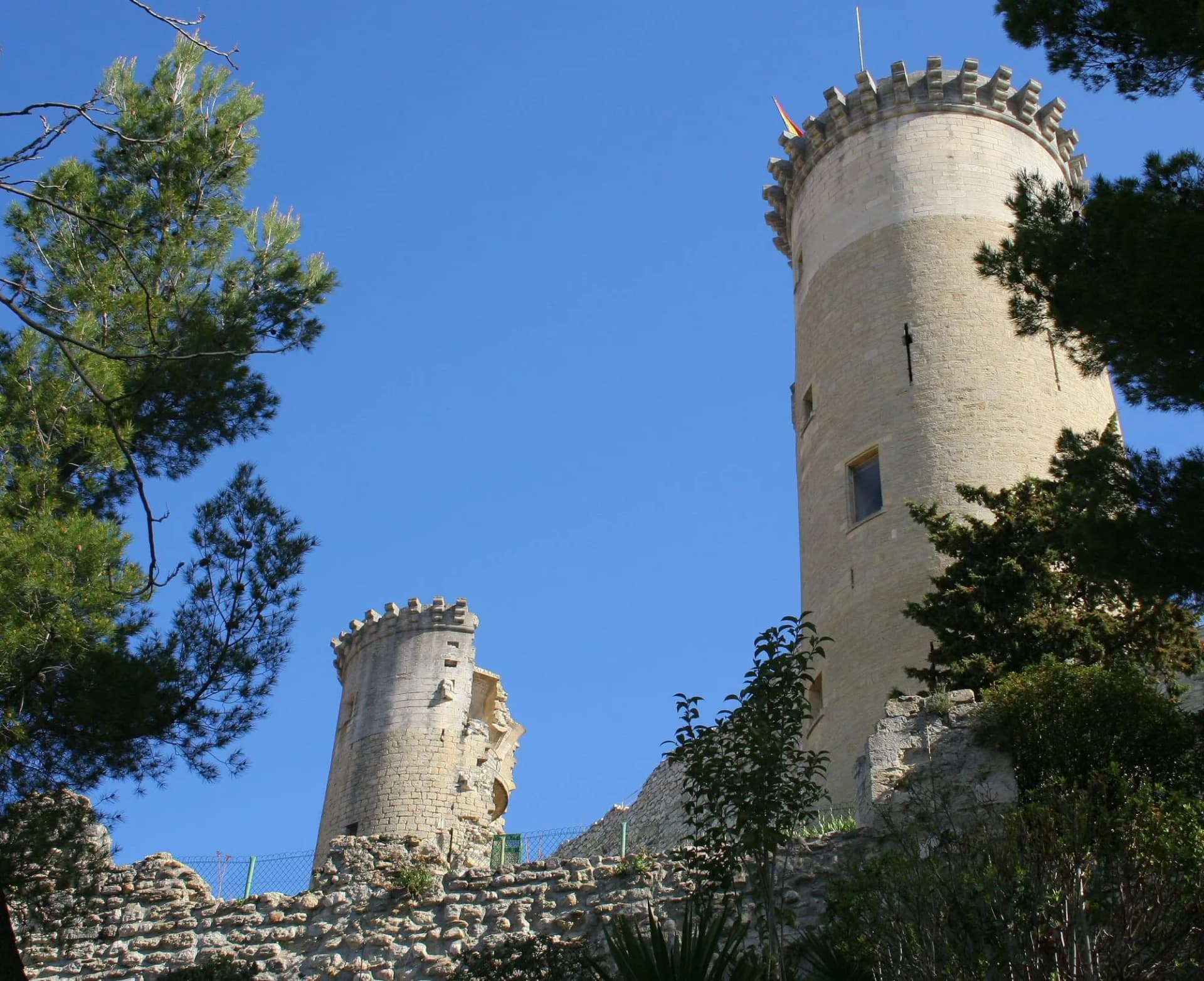 Châteaurenard castle